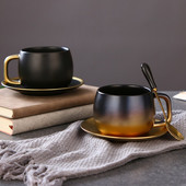 Modern, elegáns porcelán kávéscsésze csészealjjal és kanállal Kiváló minőségű fekete-arany teás csészekészlet otthoni parti irodai étkészlet