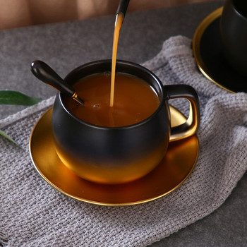 Модерна елегантна порцеланова чаша за кафе с чинийка и лъжица Висококачествен черен и златен комплект чаши за чай Home Party Офис Сервизи