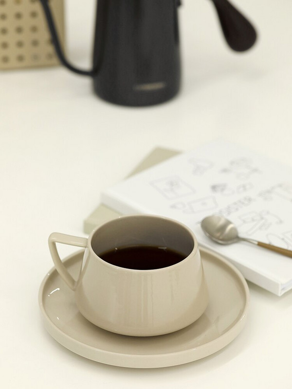 Keramički setovi šalica i tanjurića za kavu 250 ml Ukrasno kuhinjsko posuđe za poslijepodnevni desert Ins Style pribor za piće s mlijekom i čajem