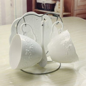 Dropshipping Dombornyomott Bone China kávéscsésze 2db szett teáscsésze fehér kerámia bögre csészealjjal és polccal Ünnepi karácsonyi ajándékok