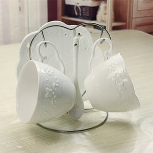 Dropshipping Dombornyomott Bone China kávéscsésze 2db szett teáscsésze fehér kerámia bögre csészealjjal és polccal Ünnepi karácsonyi ajándékok