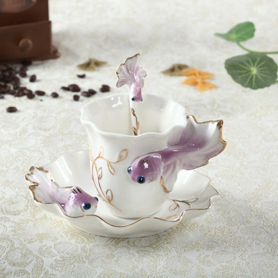 Kreatív kézzel készített porcelán zománcozott aranyhal kávéscsésze csészealjjal és kanál készlettel Porcelán teáscsésze Valentin-napi ajándék