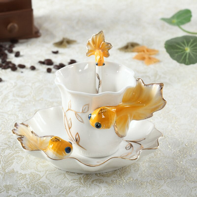 Kreatív kézzel készített porcelán zománcozott aranyhal kávéscsésze csészealjjal és kanál készlettel Porcelán teáscsésze Valentin-napi ajándék