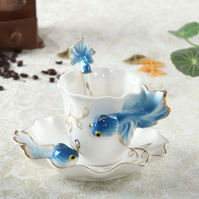 Kreatív kézzel készített porcelán zománcozott aranyhal kávéscsésze csészealjjal és kanál készlettel Porcelán teáscsésze Valentin-napi ajándék