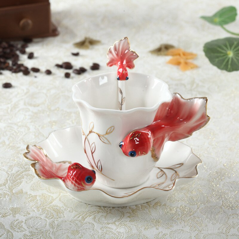 Kreatív kézzel készített porcelán zománcozott aranyhal kávéscsésze csészealjjal és kanál készlettel Porcelán teáscsésze Valentin-napi ajándék