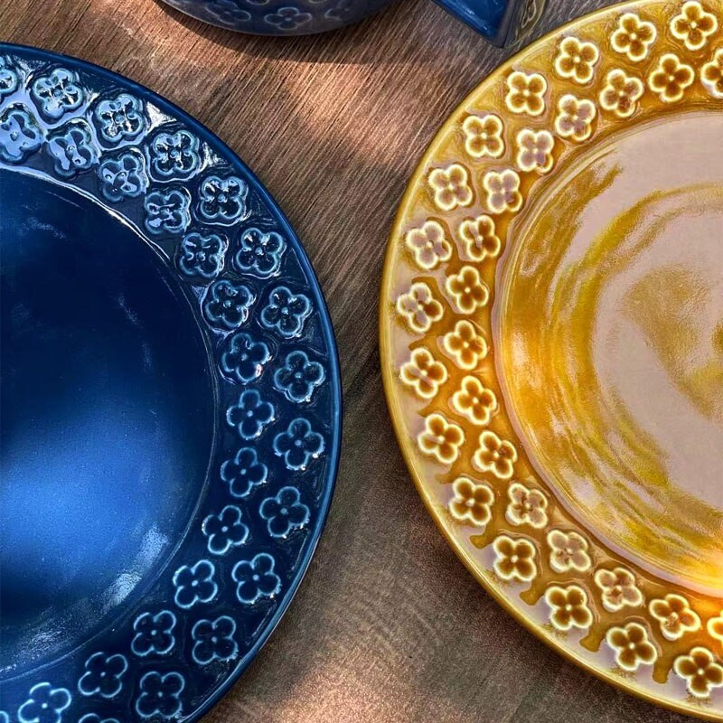 Ceașă/farfurie de cafea cu flori în relief de culoarea caramelului Edo albastru din ceramică la temperatură înaltă