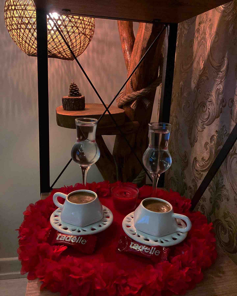 Fehér színű kávéscsésze készlet 2 db vegyes színű minőségi stílusos kerámia csésze és csészealj török kávé espresso 100cc Törökországban készült