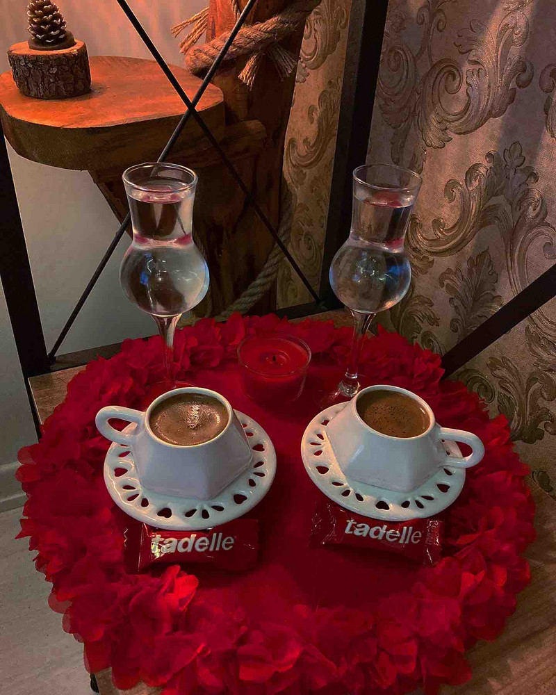 Fehér színű kávéscsésze készlet 2 db vegyes színű minőségi stílusos kerámia csésze és csészealj török kávé espresso 100cc Törökországban készült