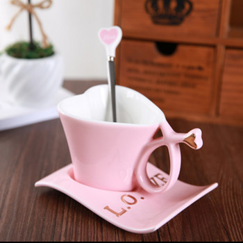 LOVE Творческа чаша за кафе във формата на сърце с лъжица за чиния Чаша за кафе Костюм за съдове за влюбените Чаша в английски стил Комплект чинийки Подарък