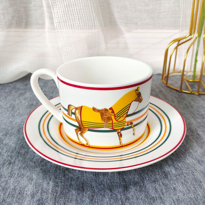 Луксозен комплект чаши за чай Конски зелен лист Костен Китай Керамика Чай Кафе Мляко Сок Чаши Съдове за напитки Декорация на дома