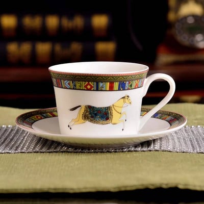 Луксозен комплект чаши за чай Конски зелен лист Костен Китай Керамика Чай Кафе Мляко Сок Чаши Съдове за напитки Декорация на дома