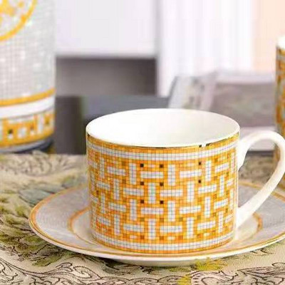 Луксозен комплект чаши за чай Конски зелен лист Костен Китай Керамика Чай Кафе Мляко Сок Чаши Съдове за напитки Декорация на дома