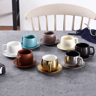Kokkuvõtlik Itaalia Tasse Espresso kohvitass Keraamiline pärastlõunatee tass ja alustassid lusikaga Kodukontori kohvikomplekt Tasuta kohaletoimetamine