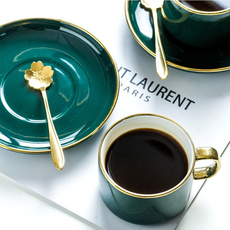 Európai luxus arany keret Kerámia Kávés Tea Csésze Arany Kiváló minőségű Bone China csészealj szett Születésnapi Párok Ajándékok Baráti Kupa