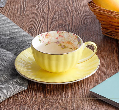 Színes Bone China sütőtök kávéscsésze edény Phnom Penh Kerámia Xicaras öltöny Cushaw Forma Sobretudo Feminino Tazas Csészealj
