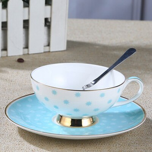 1 kávéskészlet Rózsaszín kerámia Bone China kávéscsésze csészealjkészlettel Brit fekete tea csésze italos edények ingyenes szállítás