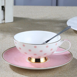 1 kávéskészlet Rózsaszín kerámia Bone China kávéscsésze csészealjkészlettel Brit fekete tea csésze italos edények ingyenes szállítás