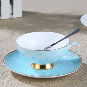1 kávéskészlet Rózsaszín kerámia Bone China kávéscsésze csészealjkészlettel Brit fekete tea csésze italos edények ingyenes szállítás