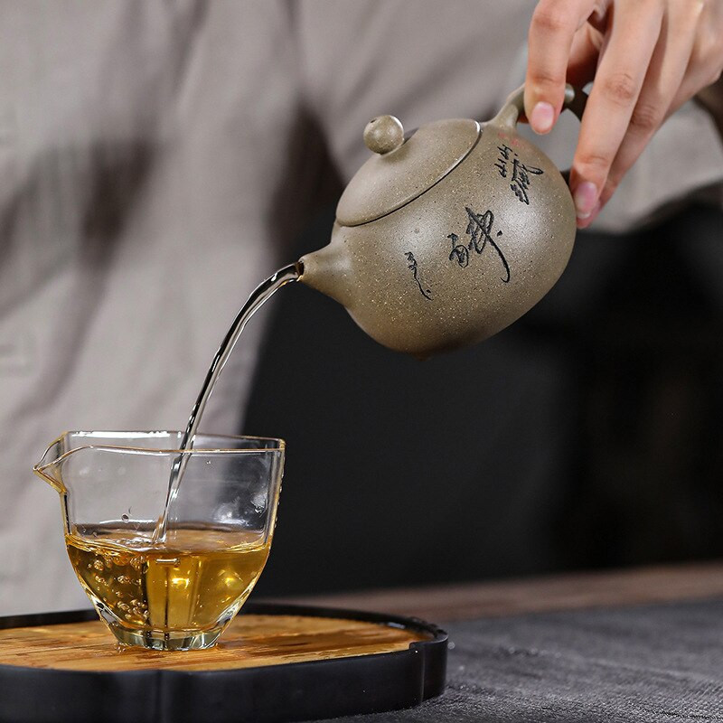 Kézzel készített szépség vízforraló Yixing Stone Scoop teáskanna lila agyag filteres teáskanna nyers ércbab zöld iszap Boutique teáskészlet 200 ml