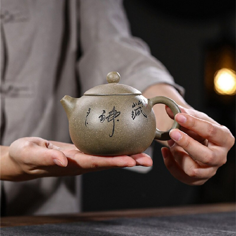 Kézzel készített szépség vízforraló Yixing Stone Scoop teáskanna lila agyag filteres teáskanna nyers ércbab zöld iszap Boutique teáskészlet 200 ml