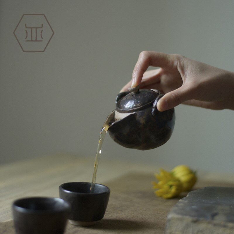 150 ml-es vintage japán stílusú kerámia kézi fogó edény, kézzel készített durva teáskanna Kung Fu Pu'er tea személyes mester edények ajándékcsomagolás