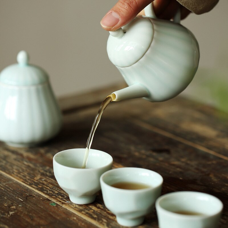 Fehér porcelán árnyék kék máz kerámia teáskanna teáskanna szűrő Egyszerű japán kis teáskanna