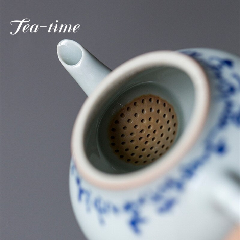 100 ml-es ősi kék mázas kék-fehér teáskanna kézzel írt Cursive Script Poetry Poetry edény szűrős teafőzővel, vízforraló Kungfu teaset