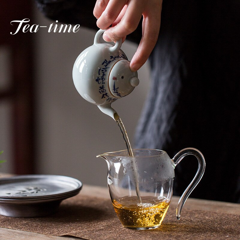 100 ml-es ősi kék mázas kék-fehér teáskanna kézzel írt Cursive Script Poetry Poetry edény szűrős teafőzővel, vízforraló Kungfu teaset