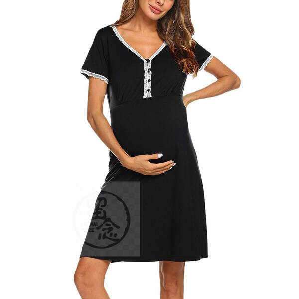 Vienkrāsains naktskrekls ar pogām barojošām māmiņām