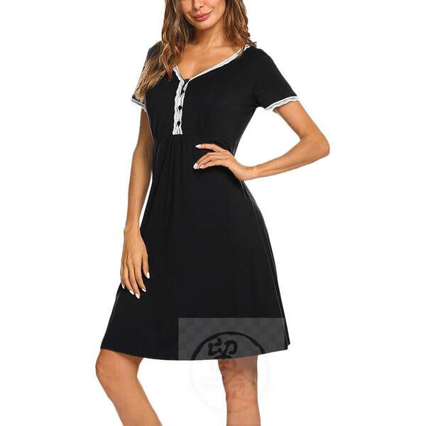 Vienkrāsains naktskrekls ar pogām barojošām māmiņām