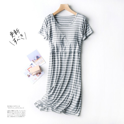 Раирана дамска нощница с обло деколте и къс ръкав за бременни