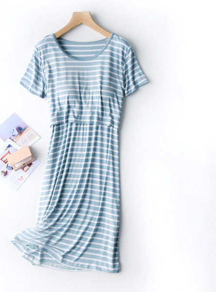 Раирана дамска нощница с обло деколте и къс ръкав за бременни