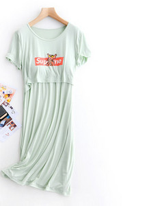 Дамска нощница с щампа подходяща за кърмачки