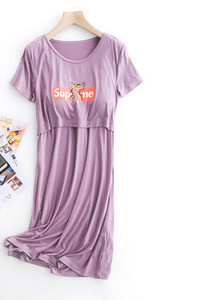 Дамска нощница с щампа подходяща за кърмачки