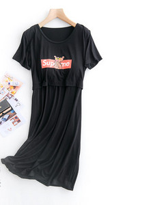 Дамска нощница с щампа подходяща за кърмачки