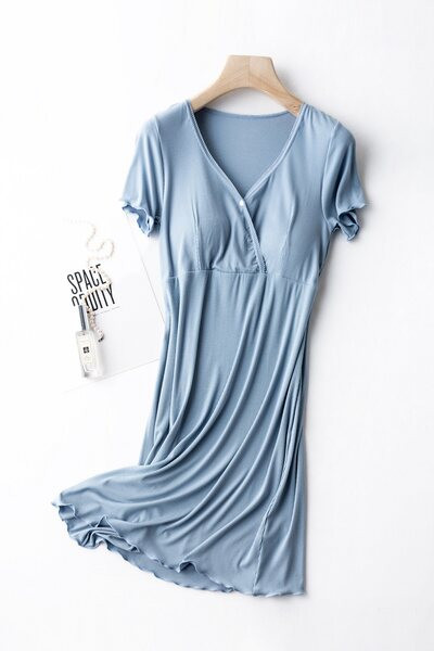 Дамска едноцветна нощница с къс ръкав за кърмачки