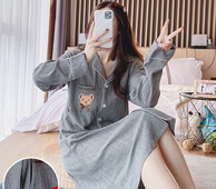 Cămașă de noapte de damă cu nasturi și buzunar – potrivită pentru mamele care alăptează