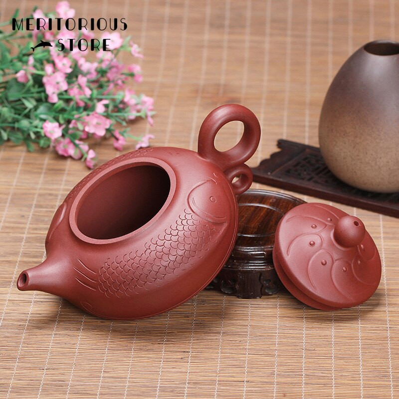 Fish Shape Yixing Purple Clay teáskanna Kínai nyers érc kézzel készített Kung Fu Zisha teás edény 340 ml Ingyenes kiszállítás Beauty vízforraló teáskészlet