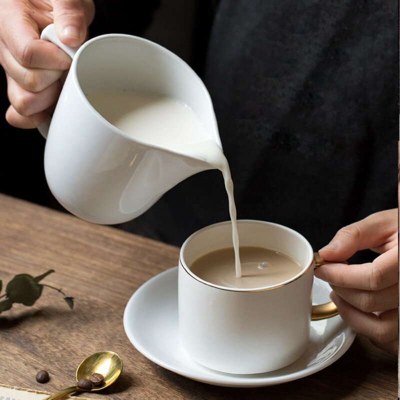 450 ml aštrių smailių keraminis pieno bakas Pieno šaudyklės gėlių puodukas Personality baltas pieno ąsotis namų kavos priedams