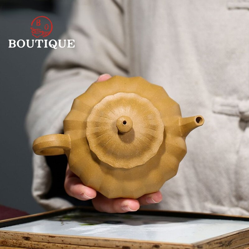 220 ml kínai Yixing lila agyag teáskannák Híres kézzel készített teáskanna nyers érc aranymetszetű iszapos vízforraló Zisha Art teáskészlet Italkészlet