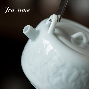 180 ml Hutian Kiln Мъгливо син порцеланов чайник Relief Lotus Art Pot с греда от неръждаема стомана Малък съд с филтър Kungfu Teaset
