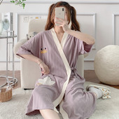 Дамска нощница с шпиц деколте -подходяща за кърмачки