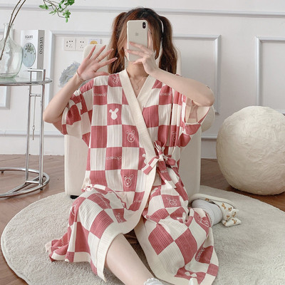 Дамска нощница с шпиц деколте -подходяща за кърмачки