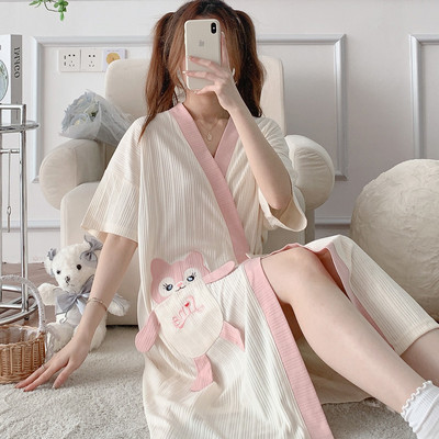 Дамска нощница с шпиц деколте -подходяща за кърмачки