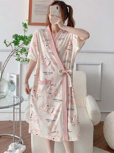 Дамска нощница с шпиц деколте -подходяща за кърмачки