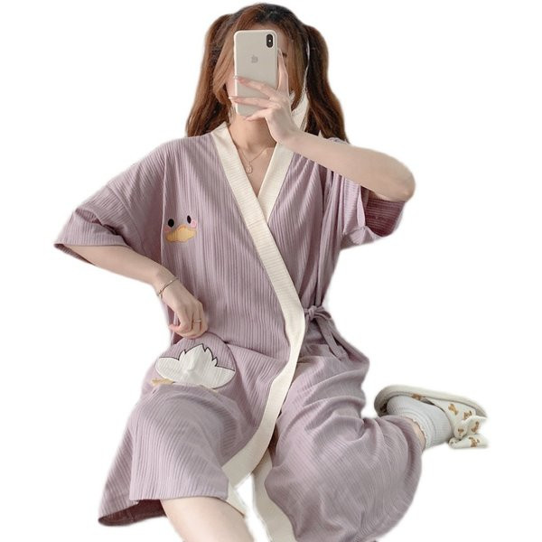 Дамска нощница с шпиц деколте -подходяща за кърмачки