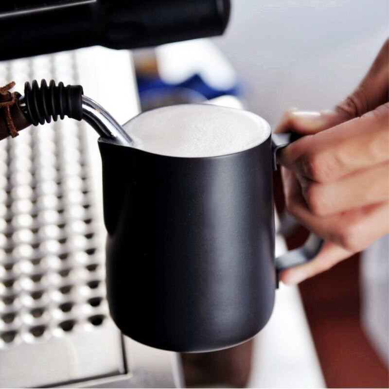 Tejhabosító kancsó méretekkel, tökéletes eszpresszó tejhabosítókhoz Latte Art 18/8 rozsdamentes acél
