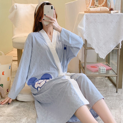 Нов модел нощница с шпиц деколте за кърмачки