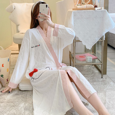 Нов модел нощница с шпиц деколте за кърмачки