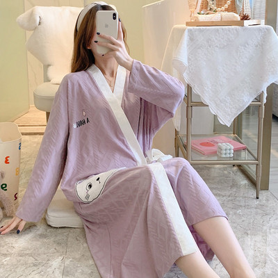 Нов модел нощница с шпиц деколте за кърмачки